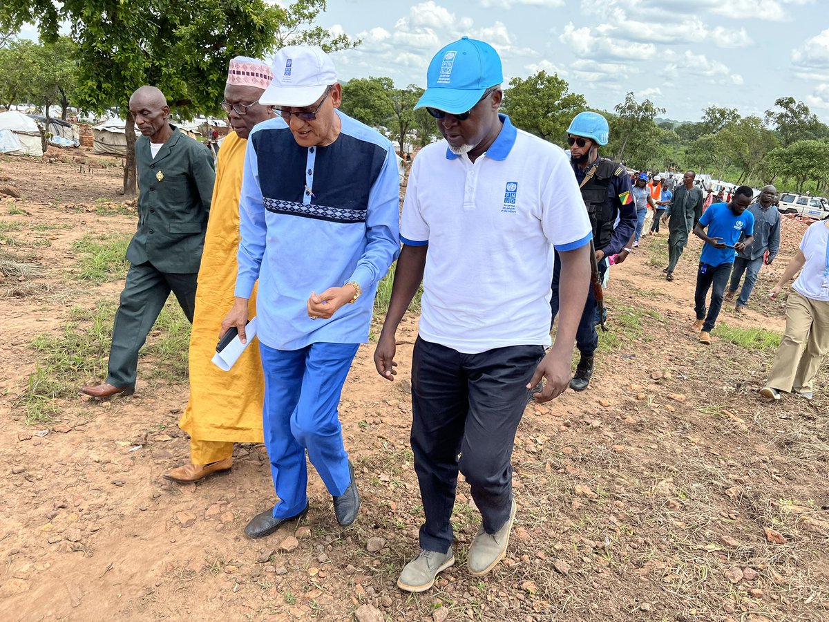 LaurentRudas's tweet photo. Environ 1000 ménages réinstallés définitivement au Village de Padama- Ouaka à Bambari. Un record ds la coordination solutions durables GTSD, grâce au @PNUD_RCA, @UN_CAR , @OCHA_CAR, @UNHCR_CAR, @UNICEF_CAR et @IOM_CAR https://t.co/5KZHXHmc9u