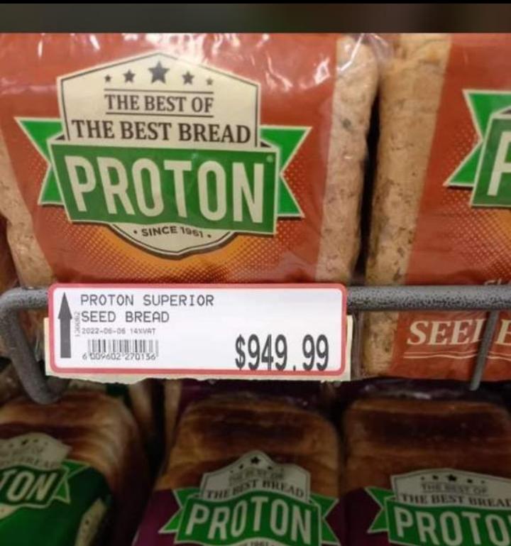 richoz500's tweet photo. Where on earth can one loaf of bread buy 2 litres of fuel.
We need new leaders in Zimbabwe.
@daddyhope @maDube_ @nickmangwana @LynneStactia @nelsonchamisa @DarkForceGirl01 @HMAMelanieR

#RegisterToVoteZW
#GoAndVote
#DefendYourVote
#NgapindeHakeMukomana
#zanuMustGo https://t.co/JW3RMb4Nii