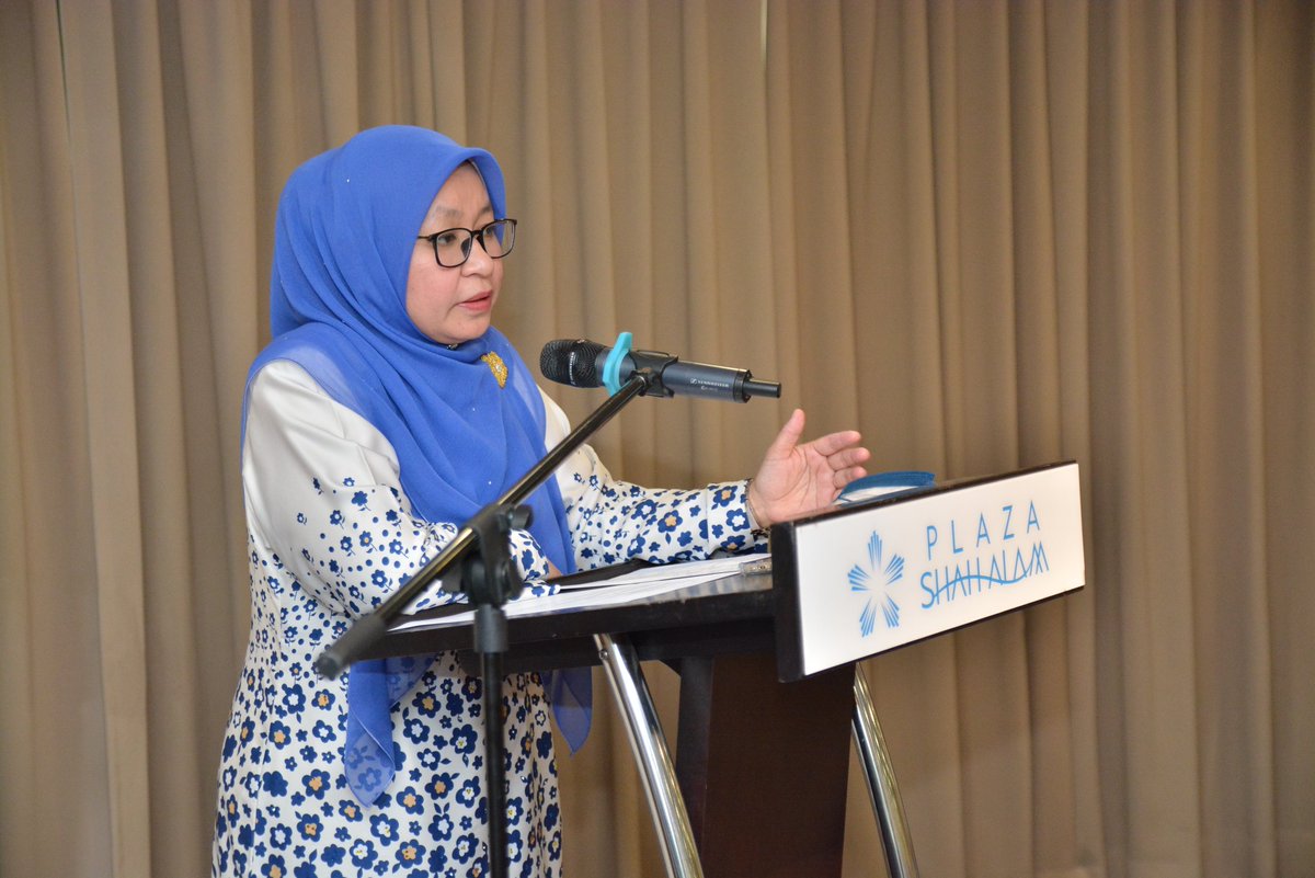 FAMASelangor's tweet photo. 7 Jun 2022 | Selasa | Shah Alam

Program Seminar Galakan Pasaran Agropreneur Muda 2022 peringkat Negeri Selangor telah diadakan sebagai salah satu langkah bagi memberi peluang kepada usahawan untuk menempuh pasaran ke luar negara. https://t.co/wx31fX91fN
