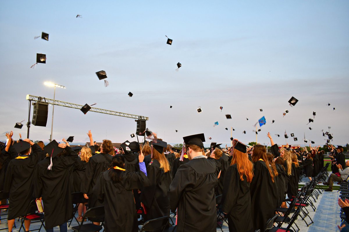 De Pere High School tweet media