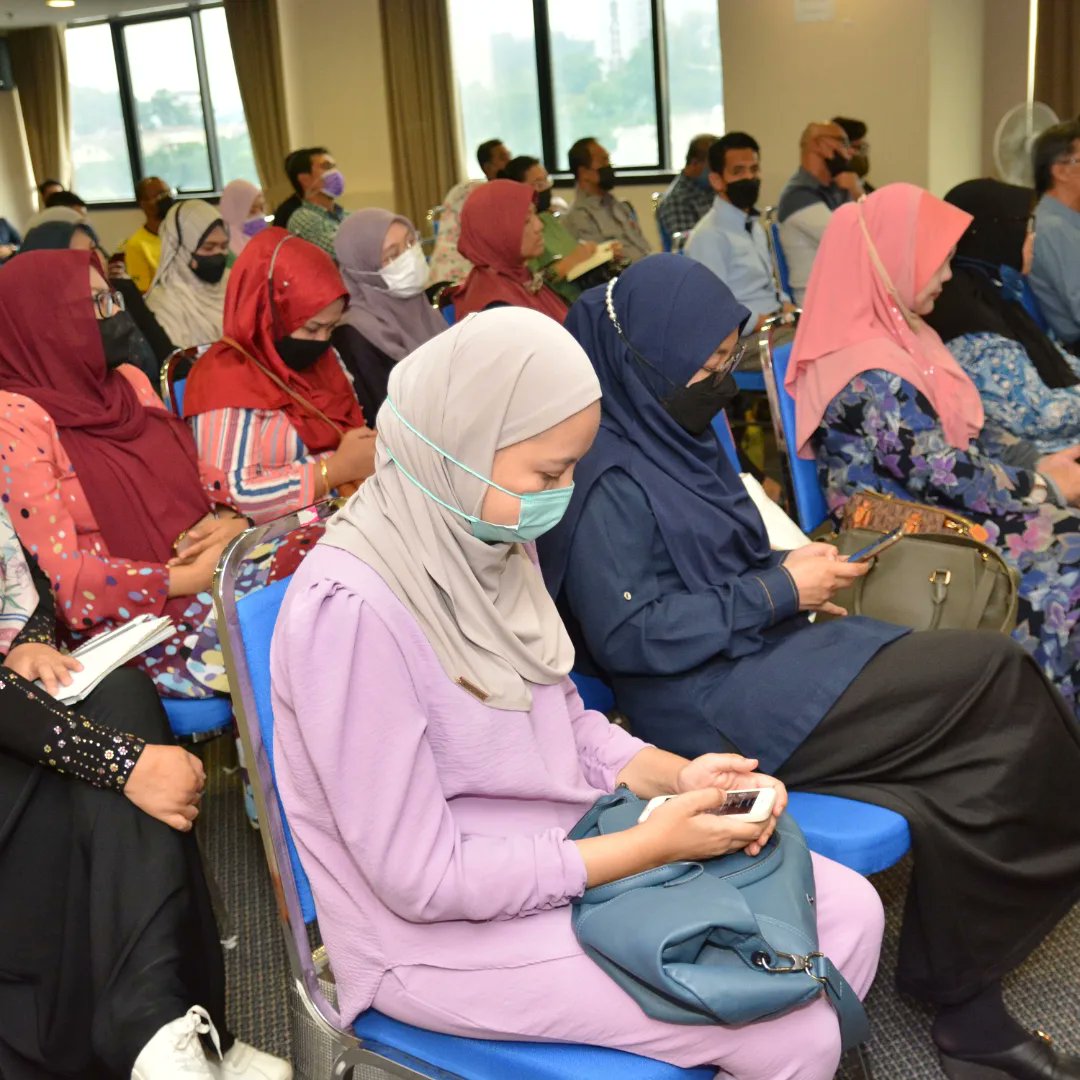 FAMASelangor's tweet photo. 7 Jun 2022 | Selasa | Shah Alam

Program Seminar Galakan Pasaran Agropreneur Muda 2022 peringkat Negeri Selangor telah diadakan sebagai salah satu langkah bagi memberi peluang kepada usahawan untuk menempuh pasaran ke luar negara. https://t.co/wx31fX91fN