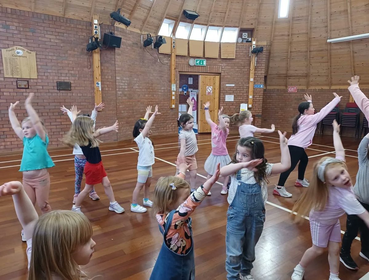 🤩Our age 3-5s superstars🤩 
At Fowlis/Birkhill who have been practising hard for our show in a few weeks times. We can’t wait to see you all on stage 🕺🏻💃🏽