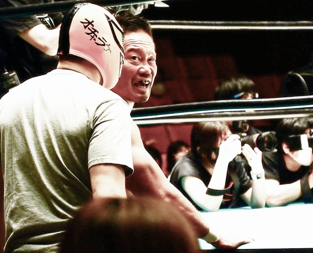 【20220607@後楽園ホール】
#桜庭和志 選手のTシャツを着たオチャラケマシーンズ1号が居ると、不思議と杉浦さんも笑顔です💓
仲良いのかな🤔タッグ組めそうな安心感だな🤭
#noah_ghc #杉浦貴 選手 #杉浦軍