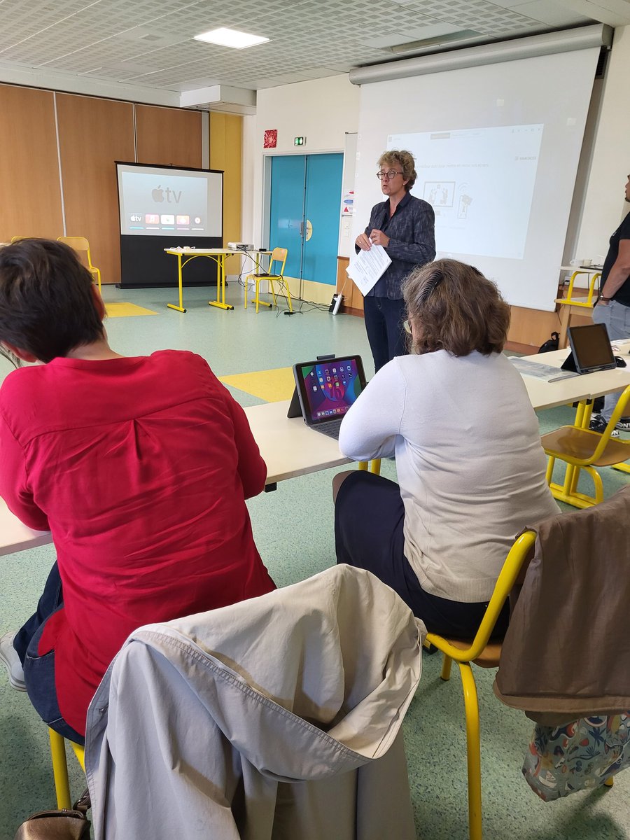 delestienne76's tweet photo. Formation prise en main des tablettes à destination des #référentstablettes
Une journée riche en découvertes,  des temps de manipulations et de partages @DraneNormandie @dsden76 @seinemaritime https://t.co/QlB0cbE9y6