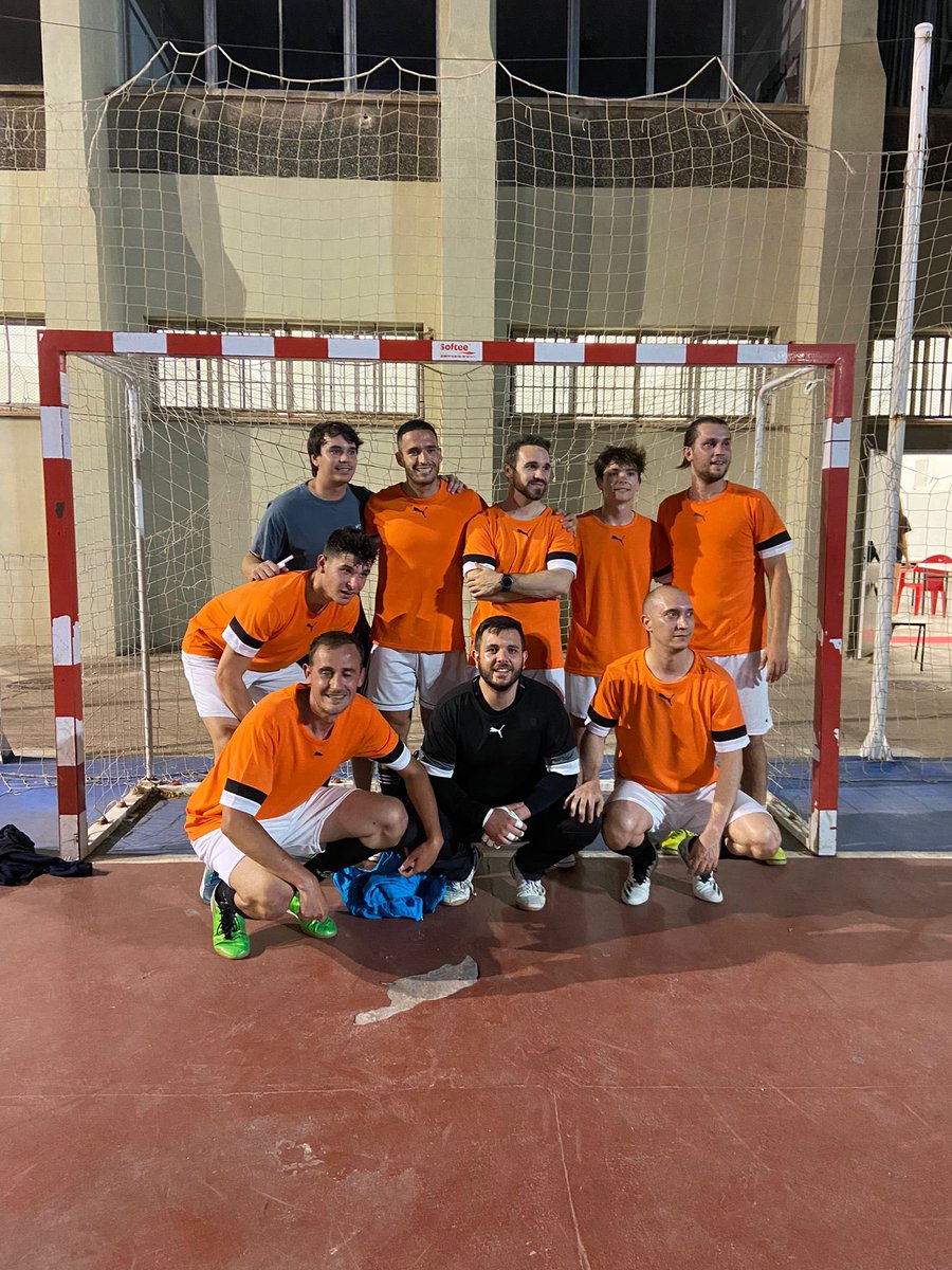 Ayer debutó nuestro equipo de futbito, no conseguimos la victoria pero un 5 - 2 no está mal para empezar ¡Ánimo chicos ! #fallatotana #lafallaquetuvols #lateuafalla
