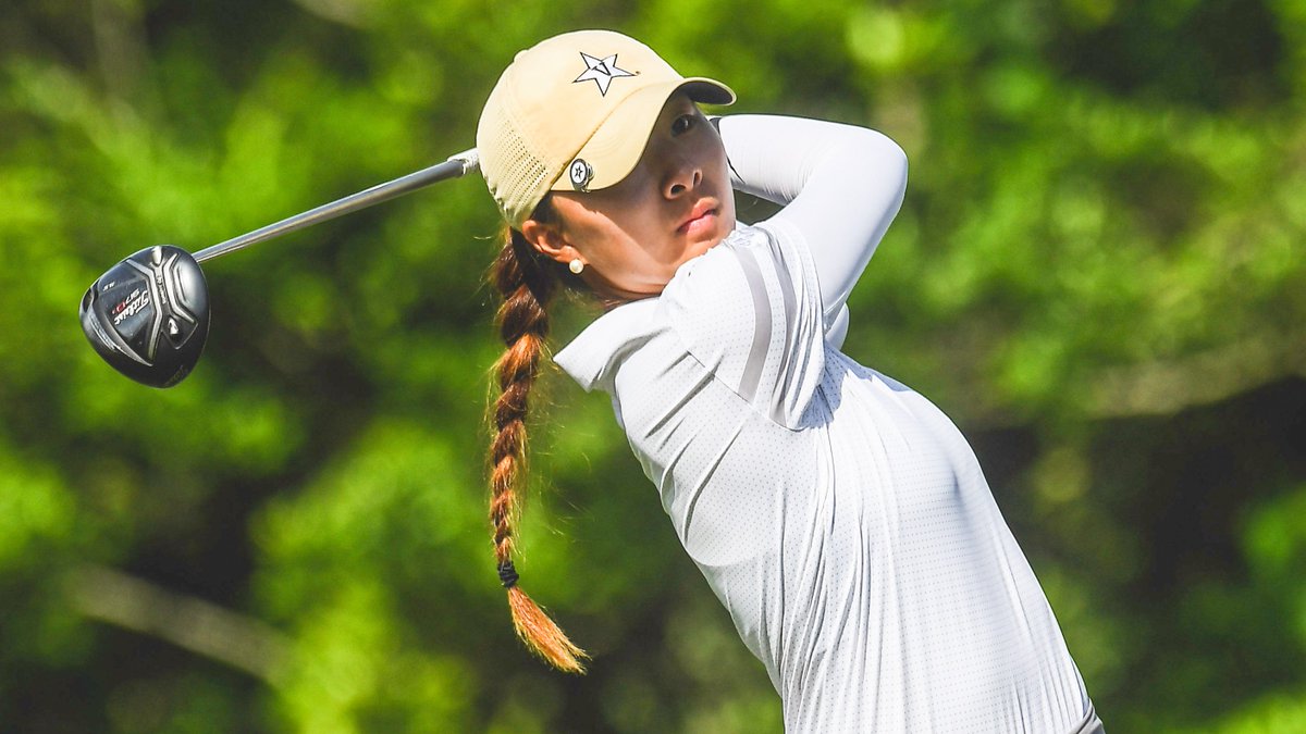 VandyWGolf's tweet photo. Another 𝒞𝑜𝓂𝓂𝑜𝒹𝑜𝓇𝑒 𝒮𝓅𝑜𝓉𝓁𝒾𝑔𝒽𝓉 for your Tuesday morning! ⚓️🌟

A 2⃣-time @VanderbiltU graduate, @yuutheman leaves Vandy with the lowest round in program history. She helped the Dores to a historic 6⃣-win season (2018-19) and 2⃣ NCAA Regional titles.

#AnchorDown https://t.co/7vSjouk8sR