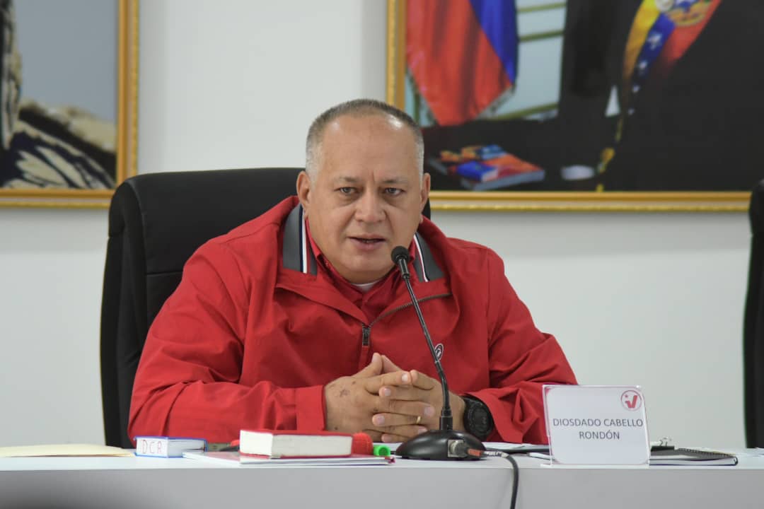 PartidoPSUV's tweet photo. #LoDijoCabello El llamado que hacemos a nuestros líderes de calles, líderes de comunidad, dirigentes, militantes, es que cualquier cosa que veamos, cualquier cosa que sea extraño al comportamiento rutinario en una zona, debe ser notificado de inmediato. 
@dcabellor https://t.co/lBoyaVnEvS