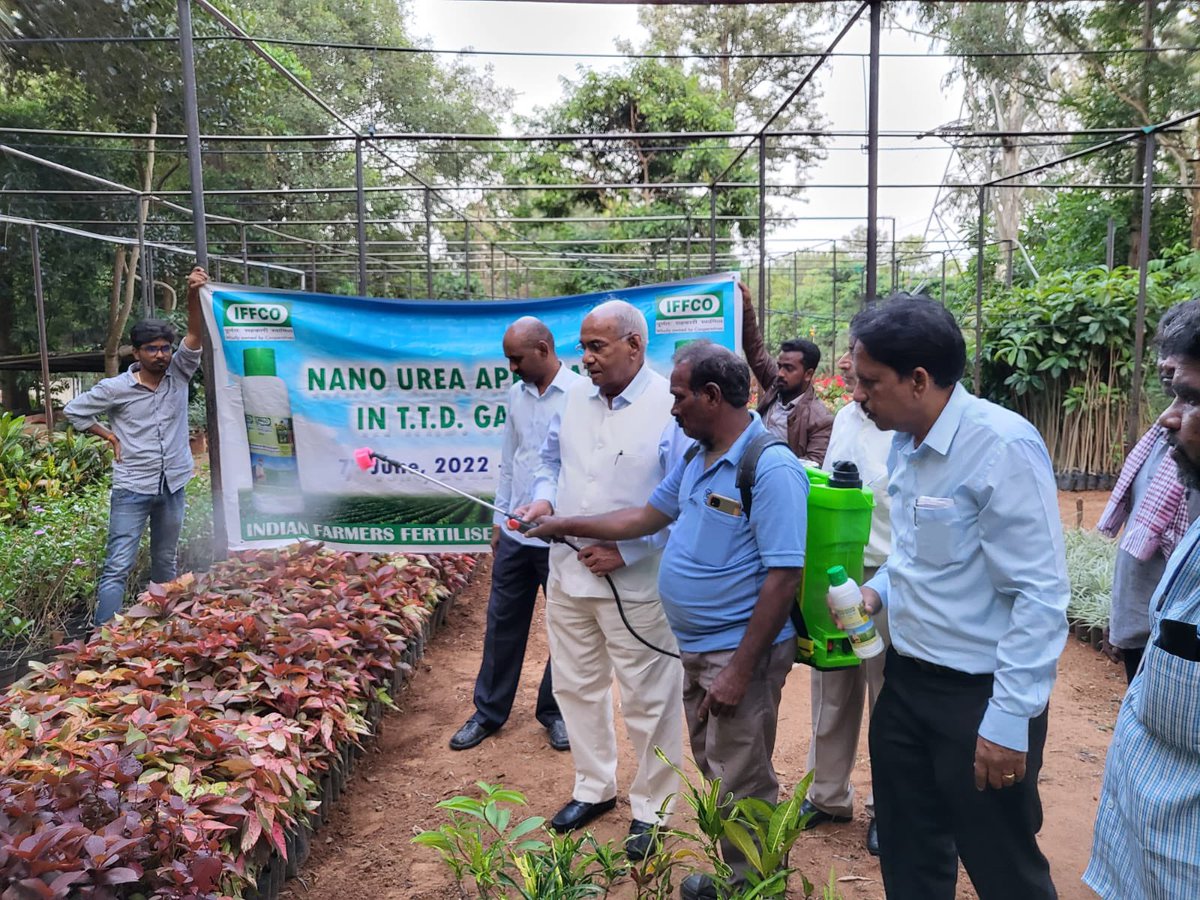 drusawasthi's tweet photo. I also participated in #IFFCONanoUrea spraying activity at Sri Venkateswara Nursery at Tirumala where Forestry , Aromatic and medicinal seedlings are grown. Dr. MJM Reddy, GM, Marketing IFFCO, Forest ranger Sri Venkata Subbaiah and SMM, AP were also present. https://t.co/2aKlM7q0Sx