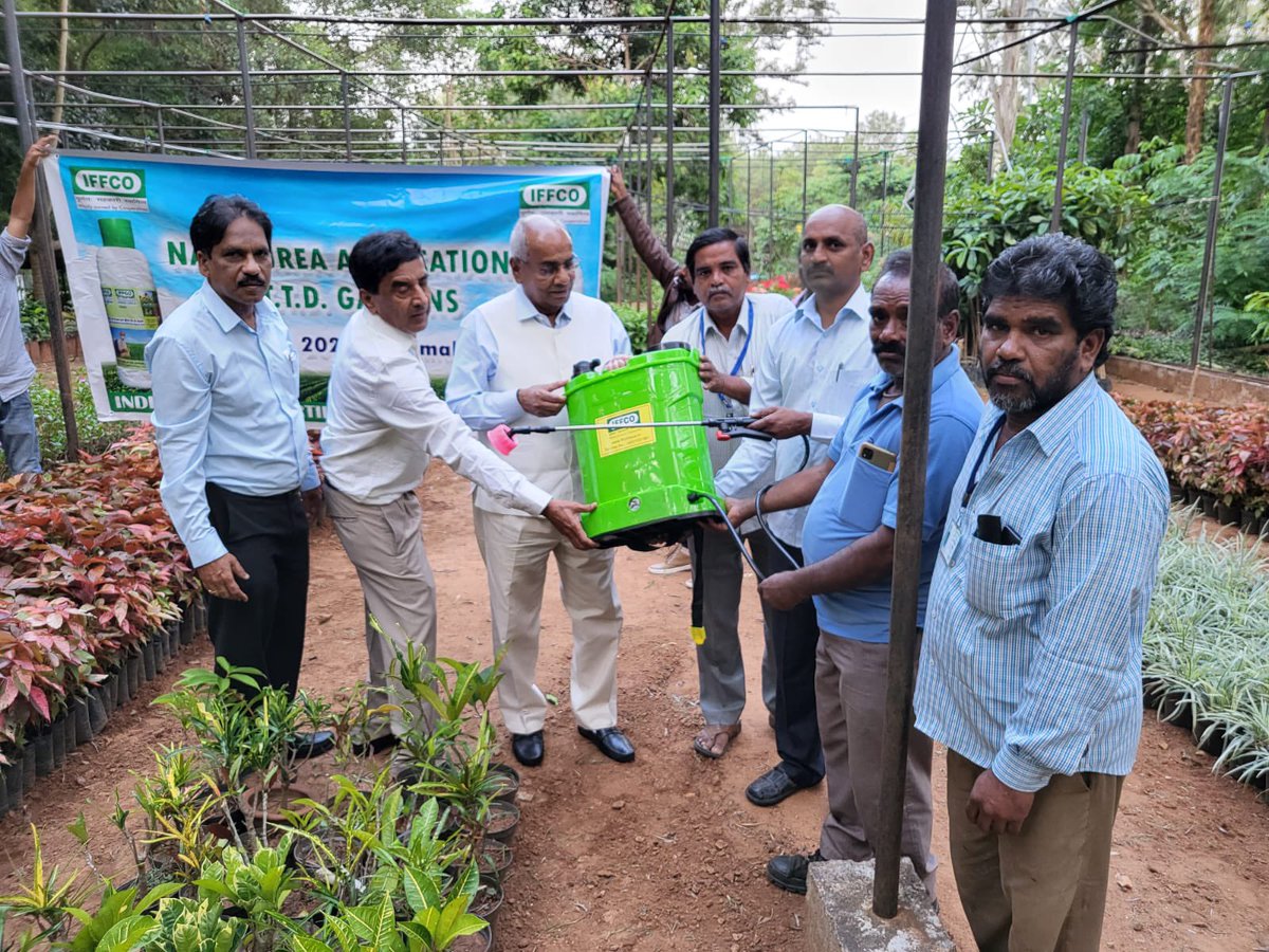 drusawasthi's tweet photo. I also participated in #IFFCONanoUrea spraying activity at Sri Venkateswara Nursery at Tirumala where Forestry , Aromatic and medicinal seedlings are grown. Dr. MJM Reddy, GM, Marketing IFFCO, Forest ranger Sri Venkata Subbaiah and SMM, AP were also present. https://t.co/2aKlM7q0Sx