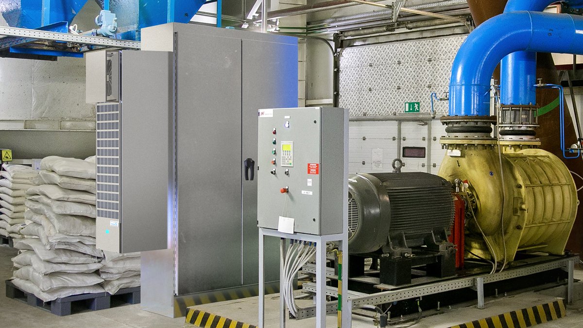 Pfannenberg_BR's tweet photo. As unidades de resfriamento de montagem lateral da série DTS 4000 da Pfannenberg são ideais para aplicações #Industriais e oferecem instalação com economia de tempo. Um sistema de evaporação de condensado fornece a máxima economia de #Energia. 

 https://t.co/ChlfKooEe7 https://t.co/K3eeDhXMfu