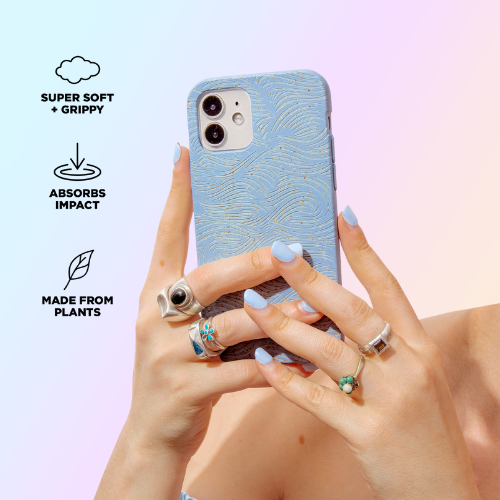 They're cute, they're compostable AND they're tough enough to protect your phone on all your adventures 💅✨🌱 

What are you waiting for?! Shop Pela ~ l8r.it/s6ho