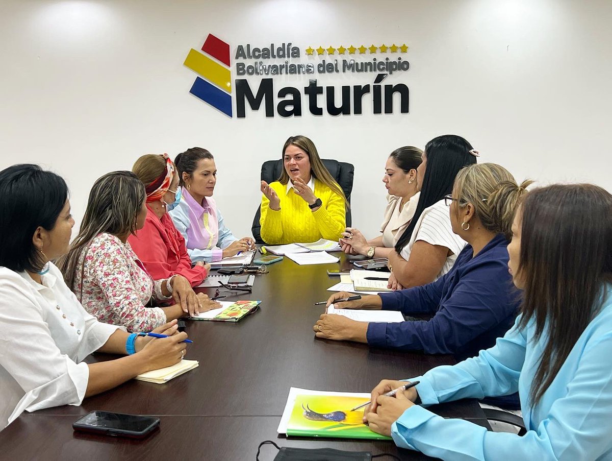 anafuentespsuv's tweet photo. Hoy presenté el proyecto de ordenanza para garantizar el respeto de los derechos del niño, niña y adolescente del municipio Maturín. 

#maturín https://t.co/85VMHomwGh