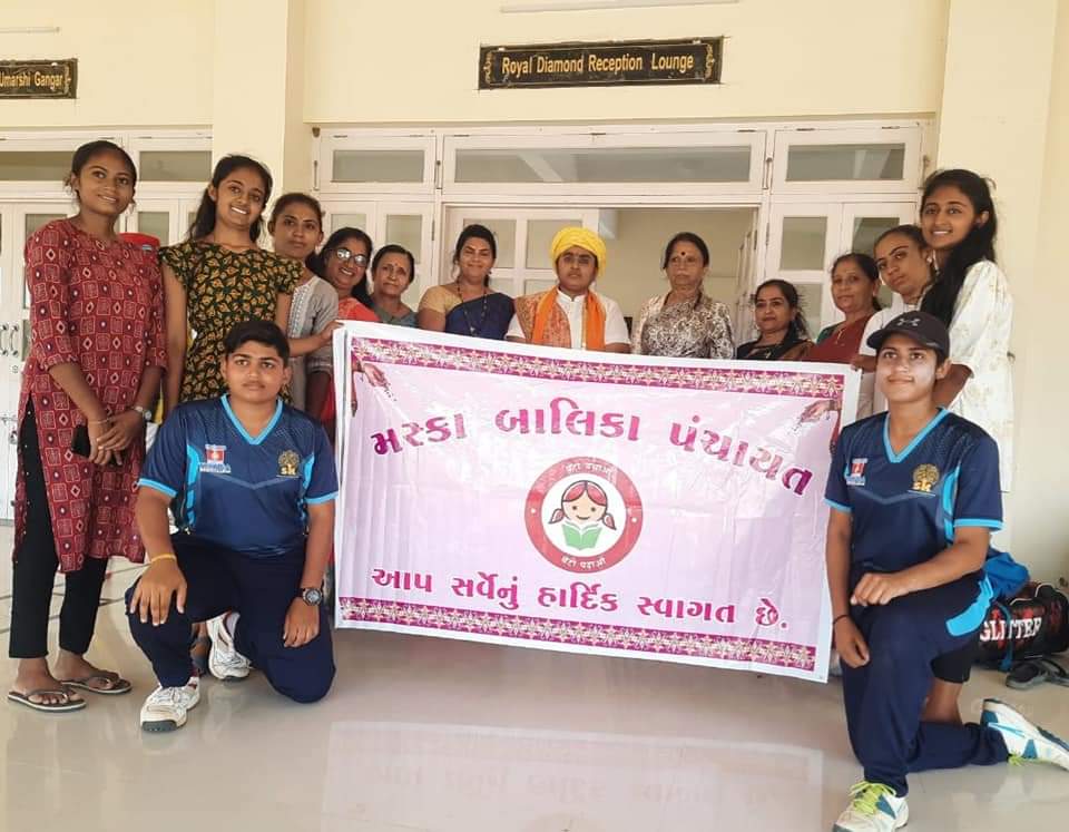 kirti_gor's tweet photo. મસ્કા બાલિકા પંચાયત અને એમ.સી એ.દ્વારા બેટી બચાવો બેટી પઢાઓ અને મહિલા સશક્તિકરણ અભિયાન અંતર્ગત દીકરીઓ ને રમત ગમ્મત ક્ષેત્રે પ્રોત્સાહિત કરવા સૌ પ્રથમ વાર વુમન સીઝન બોલ ક્રિકેટ ટુર્નામેન્ટ નો આયોજન કરાયું જેમાં મુંબઈ થી બે ટીમો દહિસર સ્પોર્ટ્સ અને એસ.કે.સ્પોર્ટ્સ સાથે https://t.co/ereVdojoS1