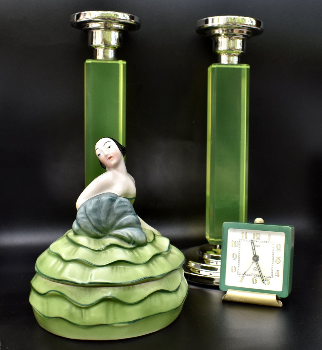 Feeling very green today after a weekend of gardening.  
#bohemianglass #buyvintage #karlpalda #vintagevanity #artdecostyle #artdecoworld #artdecoforsale #antiquesforsale #antiqueshop