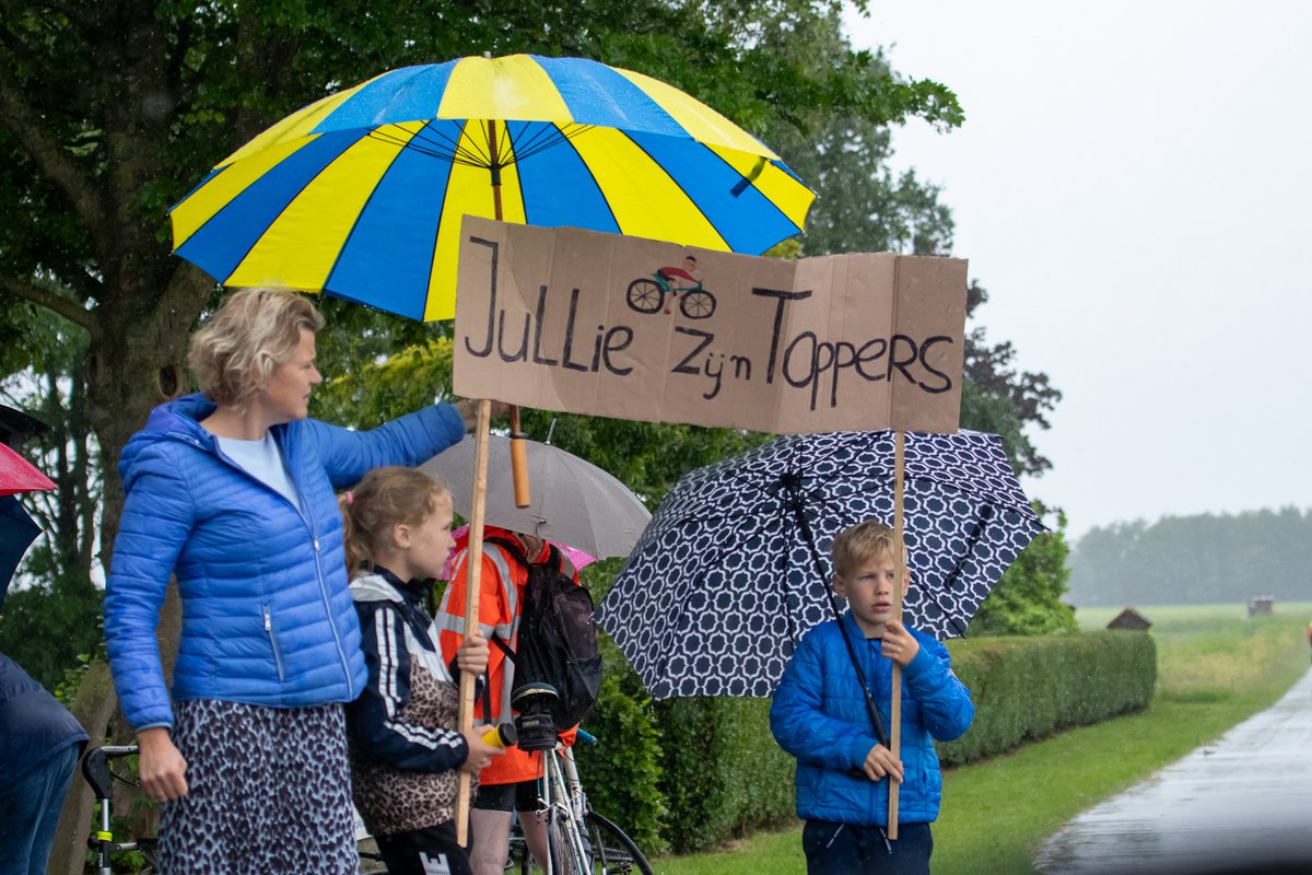 Vrijwilligers, medewerkers, deelnemers en supporters bedankt! Het bestuur van de #Fietselfstedentocht is iedereen die maandag een bijdrage heeft geleverd aan ons evenement ontzettend dankbaar. Zonder jullie hulp, geduld en ondersteuning was het allemaal niet mogelijk geweest.👏🏼