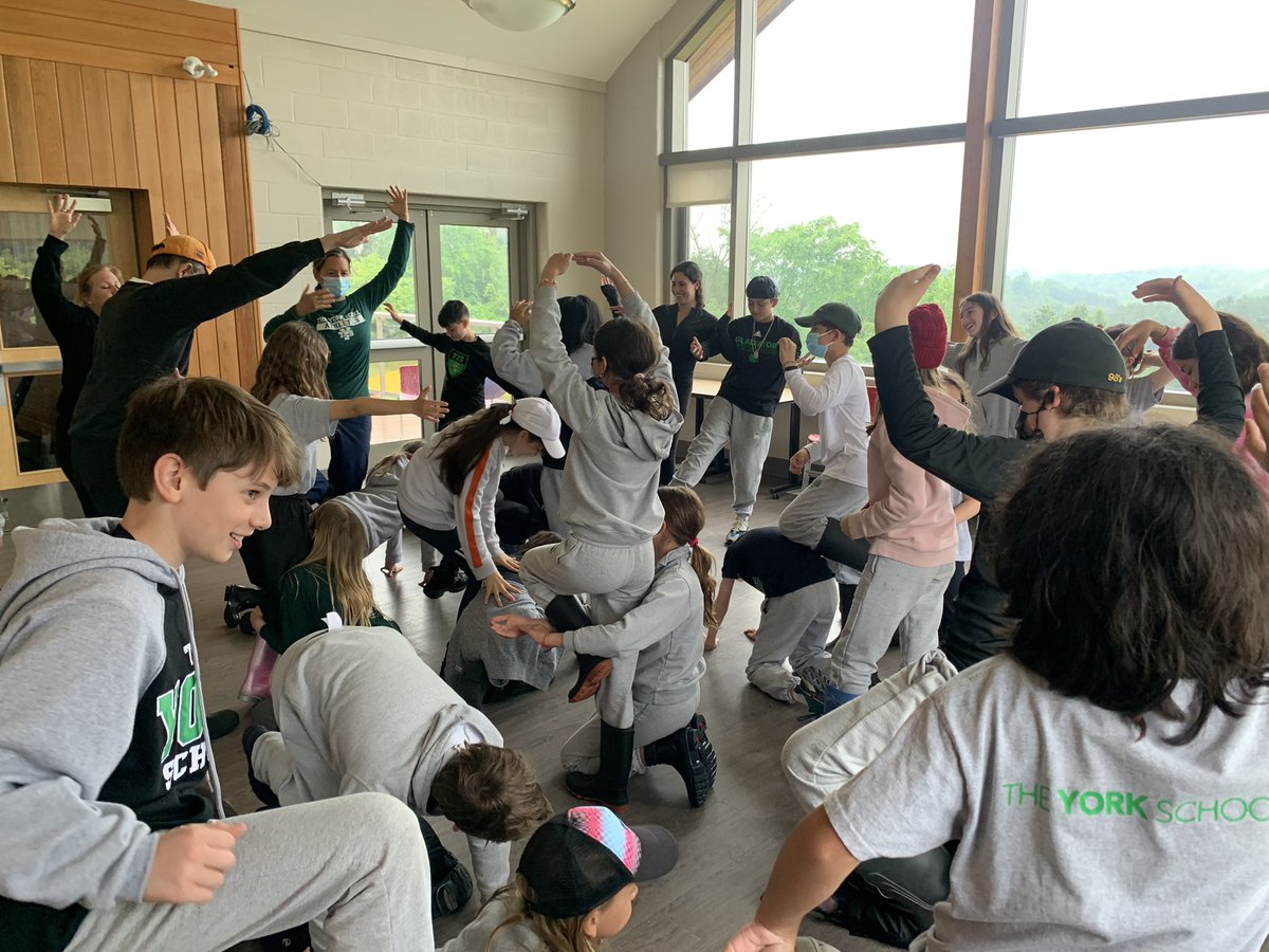 MrsLaschowski's tweet image. The Grade 5s had an amazing day at YMCA Cedar Glen! It started with some indoor games, followed by a hike, and finished off with archery! #yorklearns @theyorkschool @YMCA_Canada