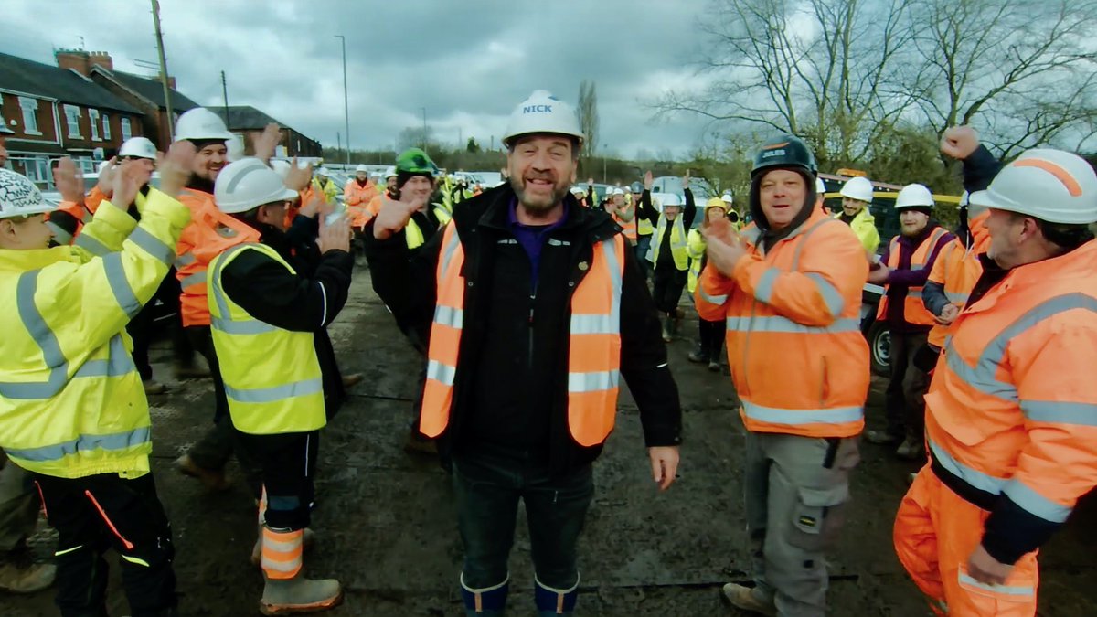 A straightforward DIY SOS build in #Stoke turns into a battle against the elements, but @MrNickKnowles and the team are determined to help a create an incredible community centre and garden 📺 Tonight @BBCOne 8pm and on iPlayer bbc.co.uk/programmes/m00…