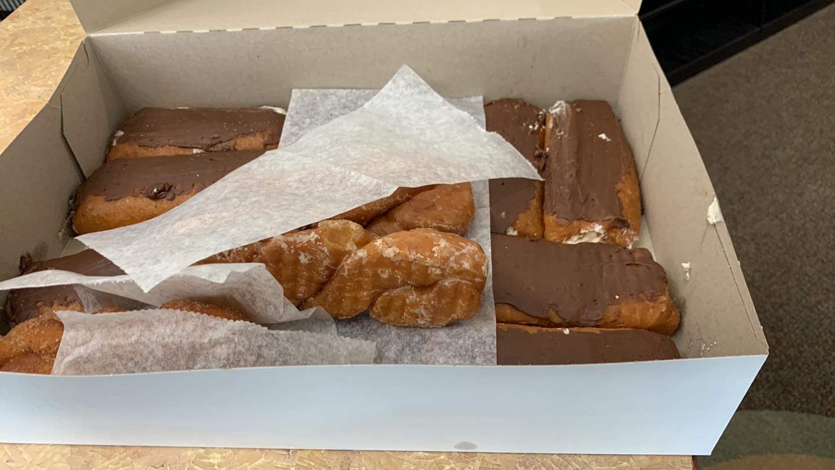 RyanTait23's tweet photo. DPS Summer ELA Adoption Training Round One. What’s better than donuts and training?  ⁦@Becky_Davis19⁩ ⁦@klb0808⁩ ⁦@curriculum_dps⁩ ⁦@SavvasLearning⁩ ⁦@DaytonSchools⁩ https://t.co/yxibHAmlAt