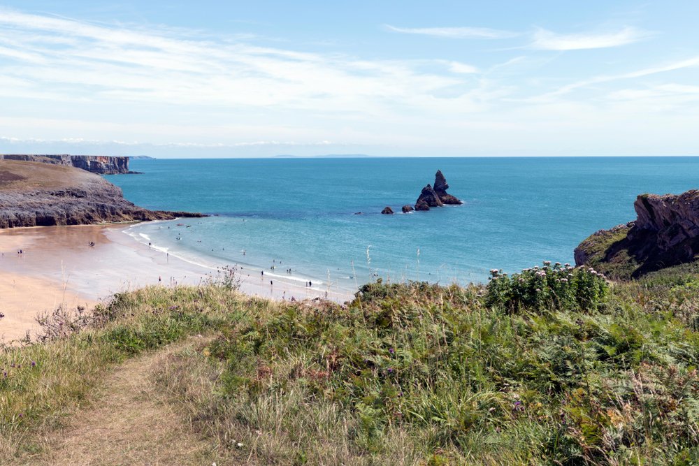 With over 50 beaches, there really is something for everyone on the Pembrokeshire Coast! From popular sandy stretches to secret corners away from the crowds, where are you hoping to visit this summertime? ☀🏴