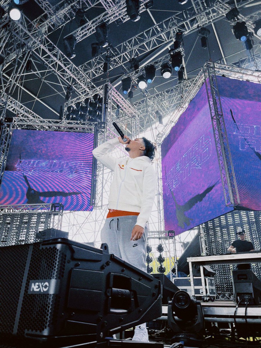 omenpizzo's tweet photo. Visual art x @astrodigitale at Nameless Music Festival. 🦅⭐️ 

Thx bro @federicoearth for the shots 🤞🏼🖇 https://t.co/aDBAGU3S7Q