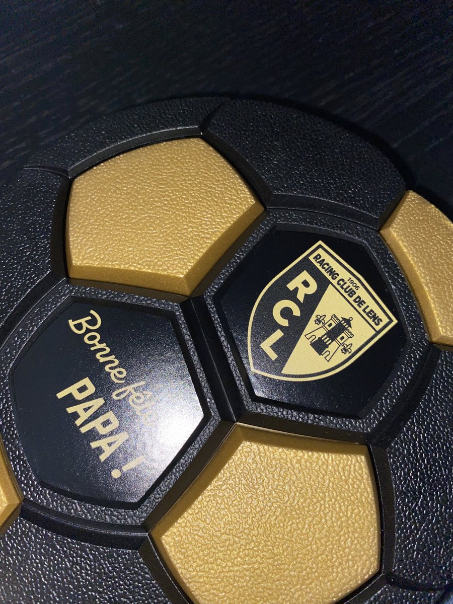 OneTrophy2's tweet photo. Supporters Lensois, la fête des pères approche ! N’hésitez plus et comblez de bonheur votre papa fan du RCL !

Notre trophée sous licence du Racing Club de Lens à retrouver par ici : https://t.co/82MXkEKEdb

#RCLens #fetedesperes #Cadeau #trophée https://t.co/TQEgbkA170
