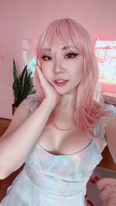 who wants a 5&rsquo;4 gamer gf to watch anime with? ❤️ https://t.co/tMV3mHIgLK