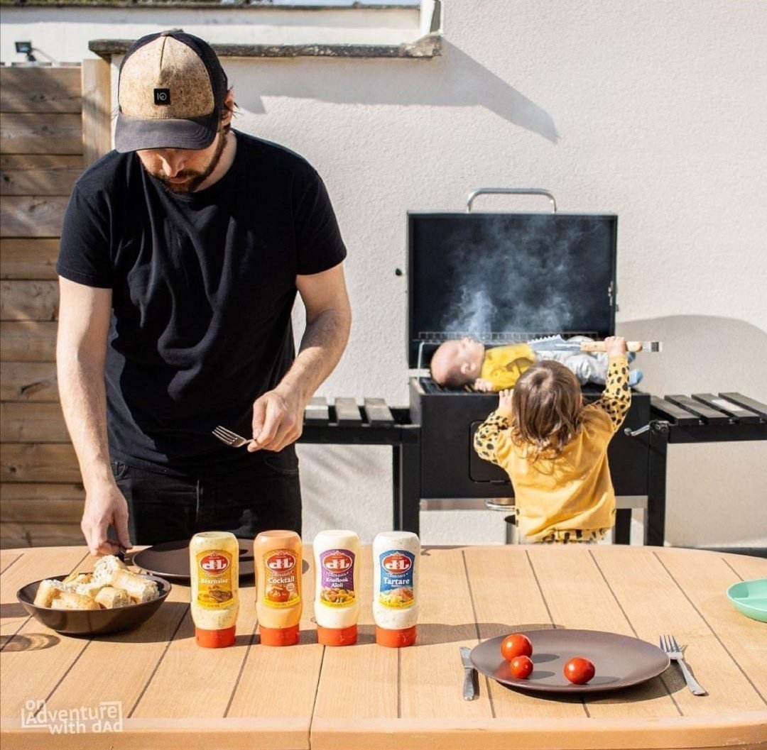 SimsNewspaper's tweet image. This dad plays the Sims for sure! If you know you know #thesims