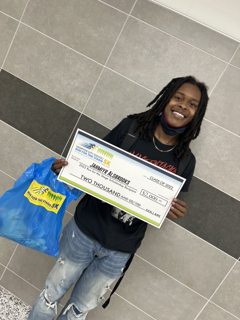 Securethetassel's tweet photo. Congratulations Jahmiyr!! 🎉🎉🎉@HCSRun4theStage @BHSOfficialHCS https://t.co/n8THwLvnCz