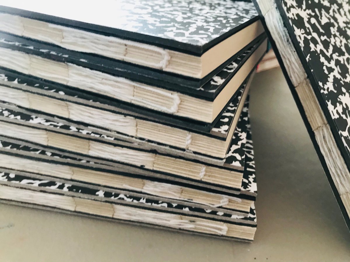 chepitamonroe's tweet photo. LISTOOOOOS ❤️ Cómo explicarles lo hermoso que quedaron estos cuadernos. El papel jaspe es de mis favoritos por recordarme los cuadernos antiguos. Son de 20x13,5cms, 80 hojas papel reciclado de caña de azúcar, apertura en 180 grados. $15mil. Gracias por el RT ❤️ https://t.co/V1yS6iLMiK