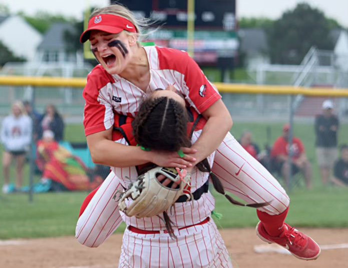 IHSA SUPER-SECTIONAL 
Tuesday, June 7, 2022
🆚 Warren 
📍 Barrington High School
🕛 7:00PM
🥎💯❤️🖤💪🏻🥎

$8.00 per ticket
Spectator gates open at 5:30pm

All tickets are purchased through the GoFan on-line site at the following link:  gofan.co/app/events/616…