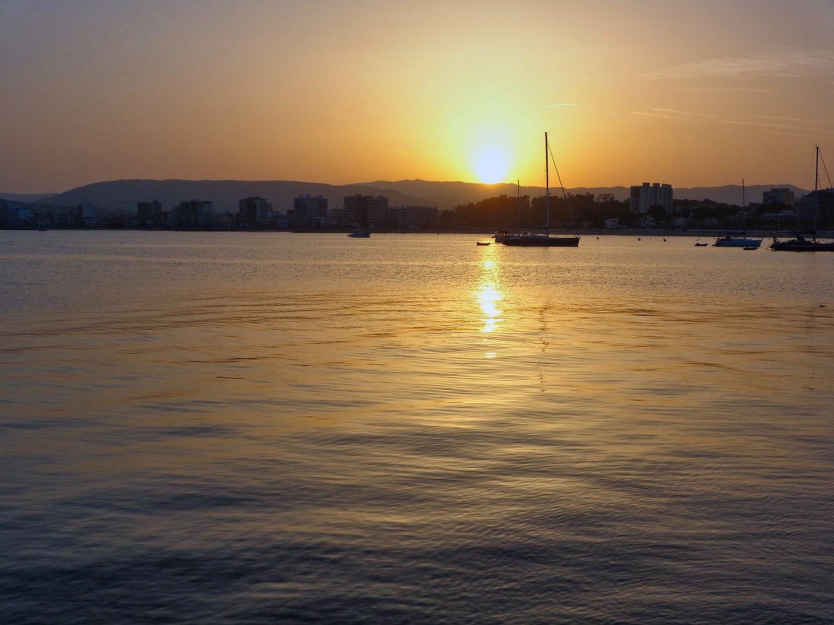 mibarz's tweet photo. Posta de sol a Palamós el 07.06.2014. https://t.co/wwdqEWvKFw