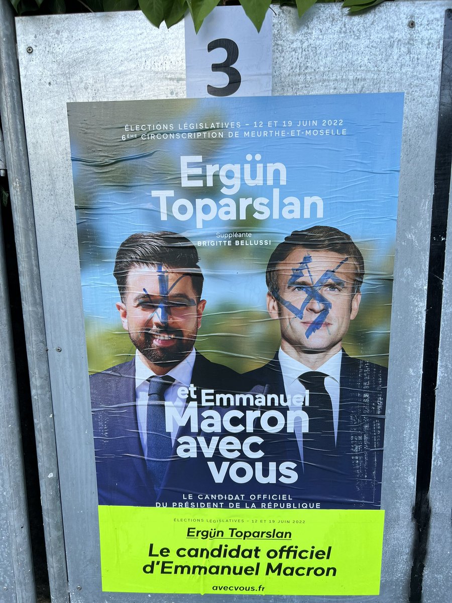 ErgunToparslan's tweet photo. 🤬Une croix gammée, sur mon affiche. Jamais je n’accepterai le racisme, l’antisémitisme, et la haine.
Cette vieille peste ne disparaîtra donc jamais.
Nous ne baisserons jamais ni la tête, ni les yeux. 
Et nous traquerons la haine. Sans relâche. Partout. https://t.co/lTCexa3OKX