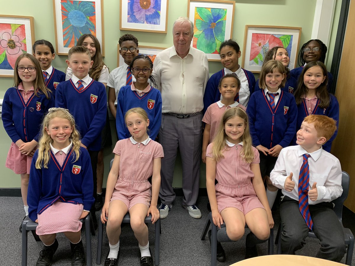 HPABeckenham's tweet image. We were delighted with a surprise visit from Lord Harris who came to congratulate our Jubilee choir today. The children always love talking to him and were so excited by his visit. Thank you Lord Harris! @HarrisFed #thinkharris