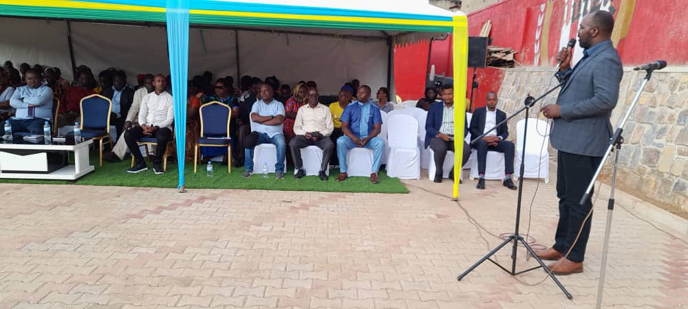 merardmp's tweet photo. Umurenge wa @MuhimaRwanda Mwakoze Cyane! Nishimiye kubana namwe mu Inteko z'Abaturage. #Isuku #Umutekano #UmurimoUnozeKandiWihuse 👏 https://t.co/8uyJKhqxNT