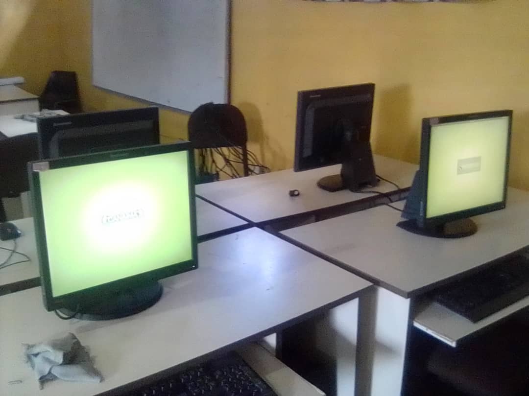 Instalación y activación de Equipos en el Cbit Caridad Galloza de la E.E.P. Simón Bolívar Municipio Ortiz para la atención de 186 estudiantes. <a href="/NicolasMaduro/">Nicolás Maduro</a> <a href="/_LaAvanzadora/">Yelitze Santaella</a> <a href="/RiveroJilberto2/">Rivero Jilberto</a> <a href="/Fundabit_/">FundabitOficial</a>

#AmericaSoyYo #SomosFundabit