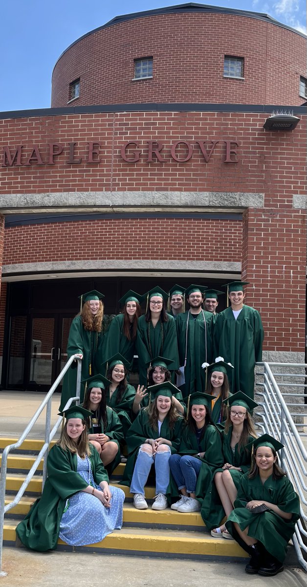 MG_Greenfield's tweet photo. Maple Grove students graduating from @Greenfield_SD  Saturday, stopped by to say "goodbye" to their old school! #MightyHawks https://t.co/HmIoi0lUAS