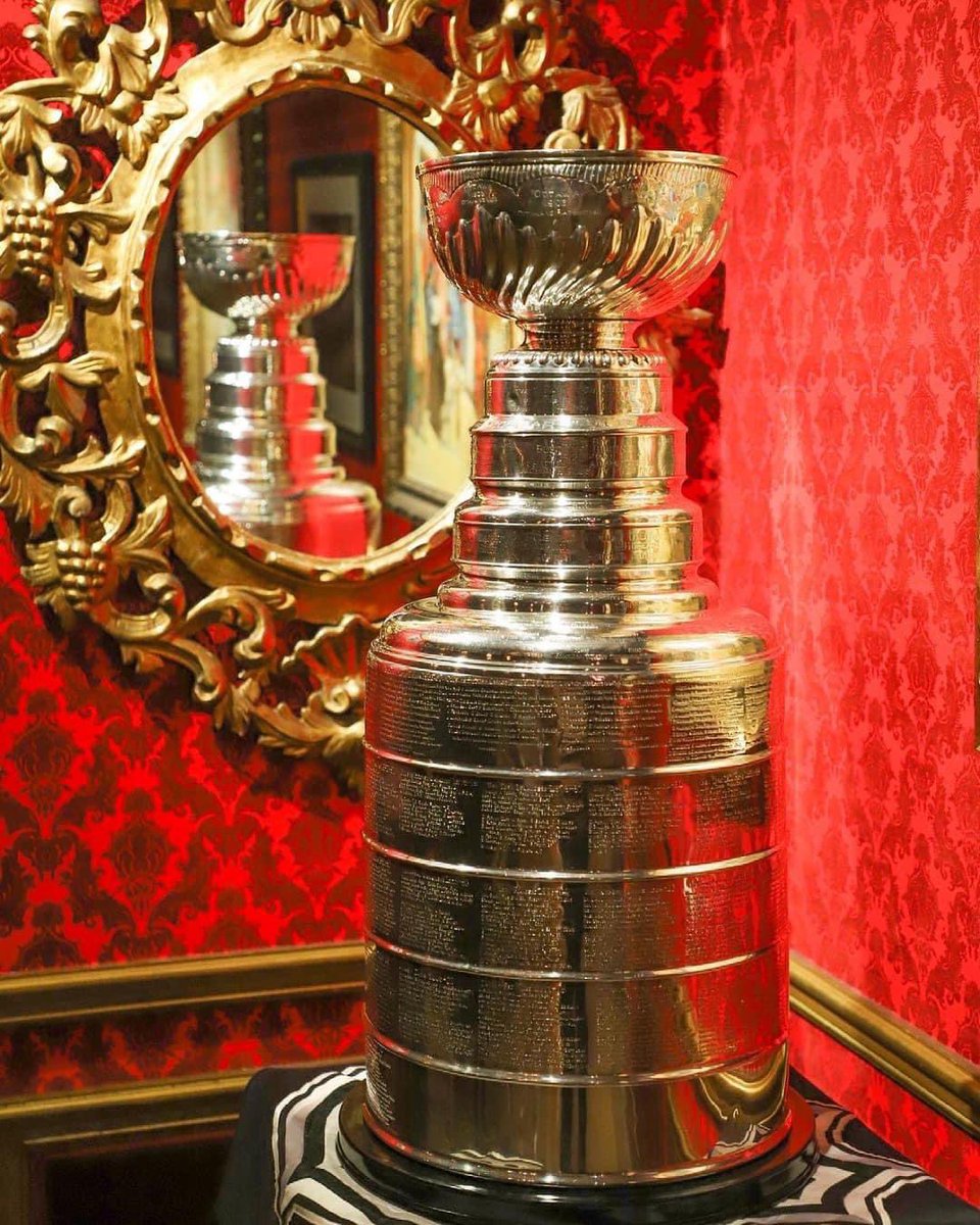 Us: Mirror, mirror by the door.
Tell us who will win Game 4 …

Mirror: BOLTS! ⚡️🏒⚡️🏒⚡️

Wishing the Tampa Bay Lightning the best in beating the Rangers tonight at Amalie Arena, across from the Columbia Cafe! 

#GoBolts