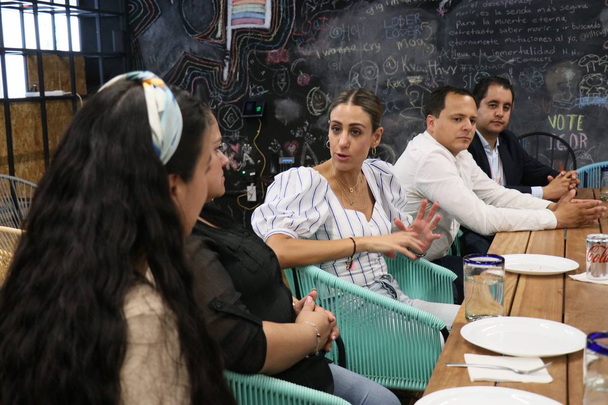 DIF_Zapopan's tweet photo. Esta mañana recibimos la visita de la Presidenta y la Directora de #DIFMazamitla, quienes recorrieron las instalaciones de #CALUC, nuestro modelo enfocado en la atención integral de juventudes zapopanas a través del desarrollo de sus habilidades. 🤝🙂
¡Agradecemos su presencia!🙌 https://t.co/dvodV52qbN