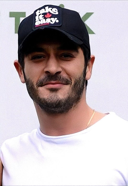 BurakEngFan's tweet photo. BurakDeniz from the opening ceremony of RitaÇiftlik (Farm). ✨🍀 @_denizburak #BurakDeniz #RitaÇiftlik https://t.co/LVTN2gY7X8