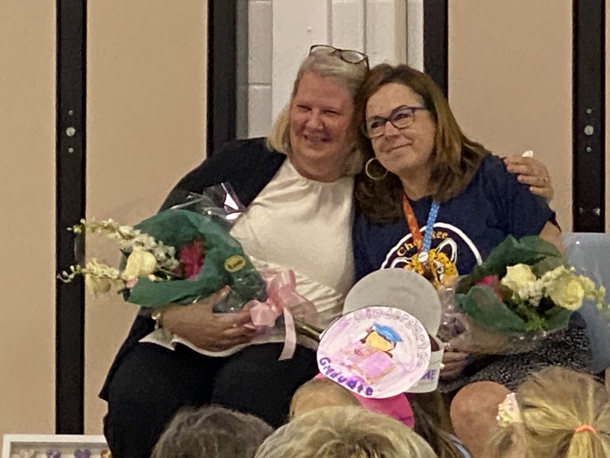 Such a sweet send off! Thank you for your years of service and the hearts you have touched! You will be missed. ⁦@iCoach_d67⁩ ⁦<a href="/franksenreads67/">Traci Franksen</a>⁩ ⁦<a href="/CherokeeD67/">Cherokee School</a>⁩ ⁦<a href="/LakeForestSD67/">Lake Forest School District 67</a>⁩ #cherokeeinspires