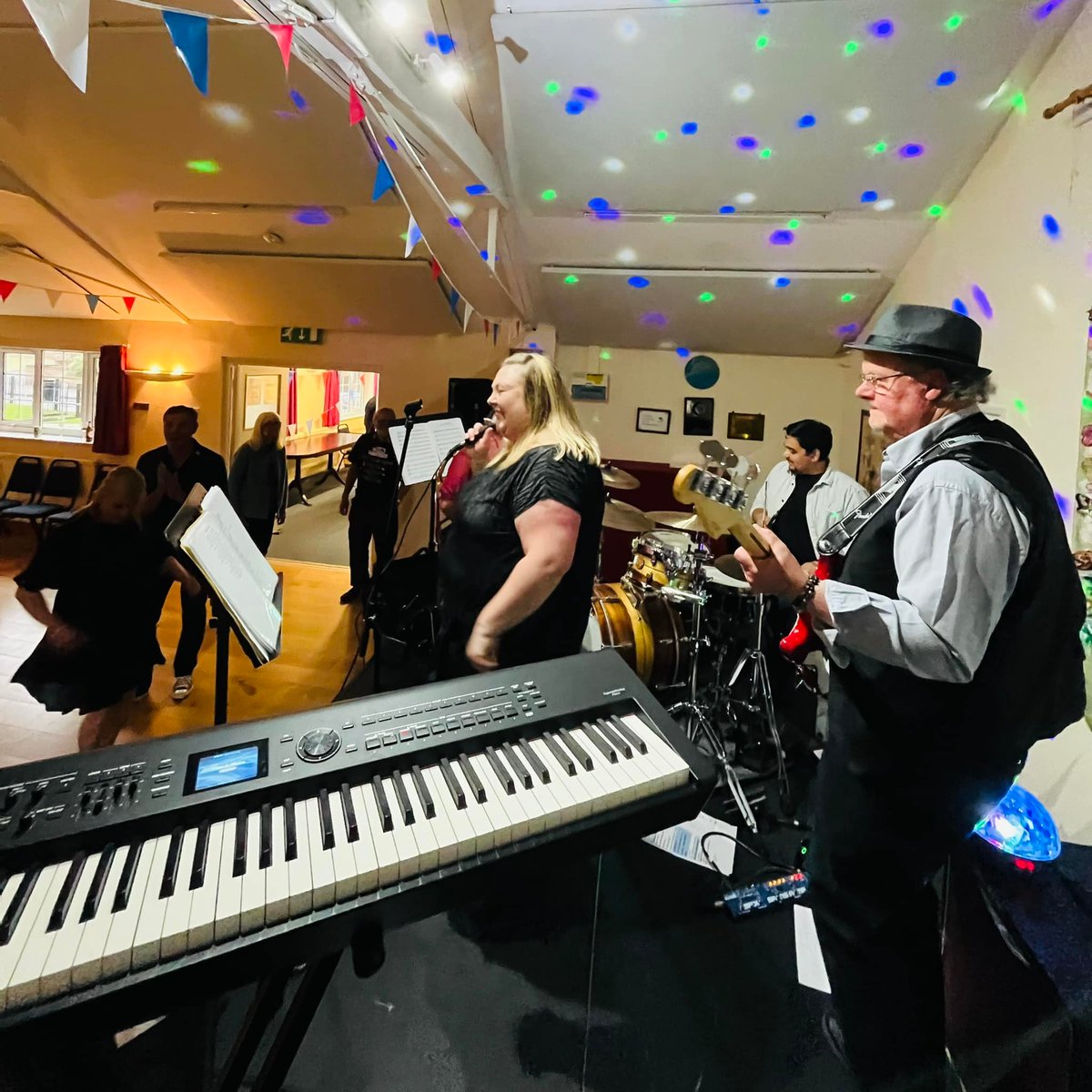Non_Commitments's tweet photo. Fab Jubilee party in Willoughby on Sunday! Lovely to see lots of familiar faces who have supported us over the years. Special thanks to Caroline for organising, and to Steve who came in one of our ‘tour t-shirts’ from times gone by - brilliant!😍😆👏 We'll sure miss playing here! https://t.co/2H8LiHbhyo