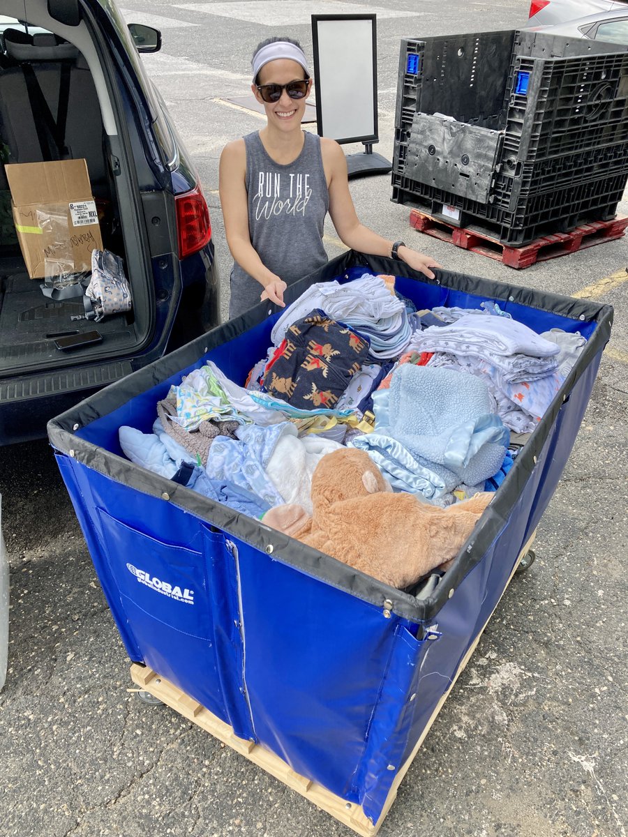 erick_ferris's tweet photo. I randomly met Lex while leaving @ShareBabyMD. She’s dropping off an entire bin full… not from a collection spot, but from her own home! Her kids outgrew their outfits and now those most vulnerable will soon have cozy stylish drip! Thanks for sharing the love, Lex! 👶💕🥰 https://t.co/HbCYrIE7EN