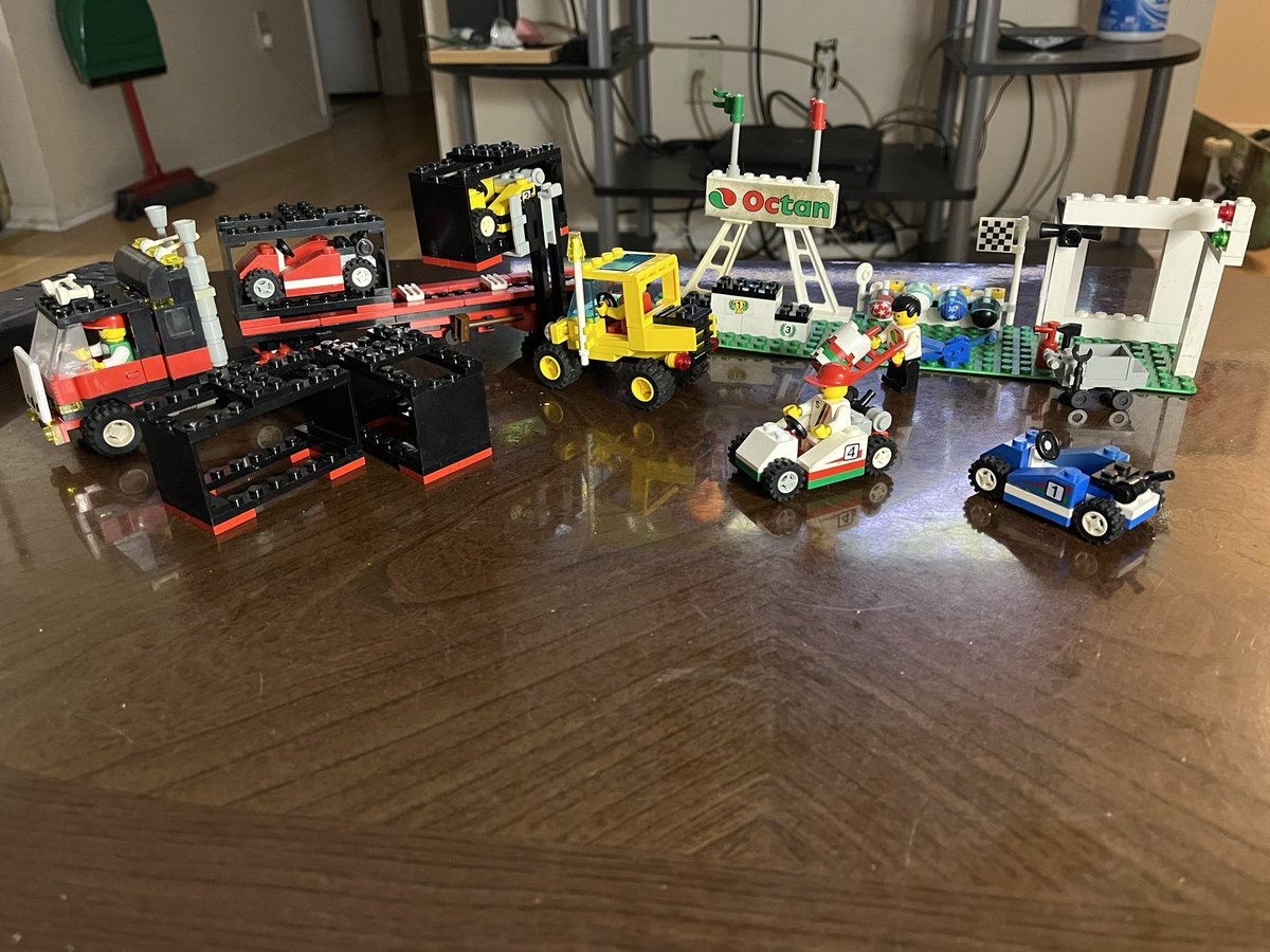 ShrimpQc's tweet image. Rebuilding some 90’s #LEGO sets. #90sLego #oldschool #nostalgia #Octan
