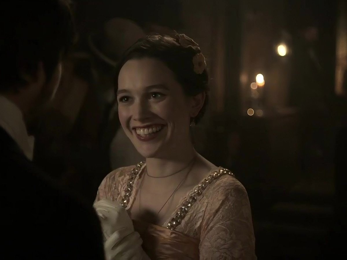 pedrettipics's tweet photo. victoria pedretti as evelyn porter in amazing stories https://t.co/UZKIlxNaBg