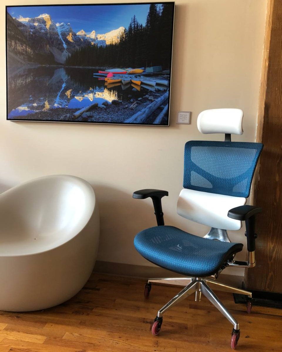 Comm_Office_Int's tweet photo. 74 and sunny here in Manchester, NH. Absolutely beautiful day! Perfect kind of day to try out an X-Chair! Come visit us at our showroom at 60 Rogers St Manchester, NH

#manchester #nh #xchair #sunnyday #tuesday #tuesdayvibes #tuesdaymood #officefurniture #newvointeriors https://t.co/E8RCtZ05ZZ
