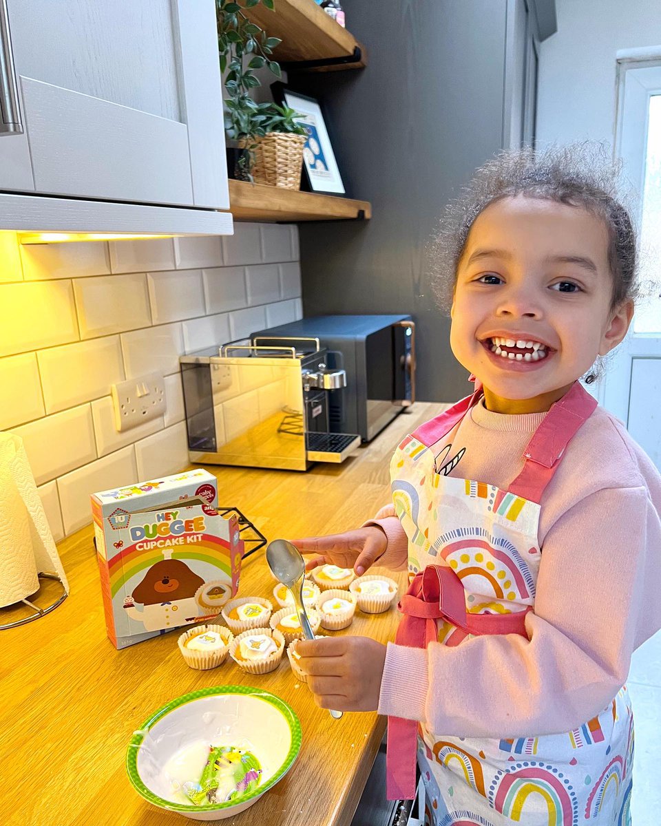 Cake_Angels's tweet photo. Do your little ones like to bake? Why not try our Hey Duggee Cupcake Kit! 🧁

It's super easy to bake, tastes great and is a fun activity to do with the whole family! Why not try it out?😋

#cupcake #heyduggee #duggee #toddlerfood #toddleractivities #kidsbaking https://t.co/6dv1plO4dx