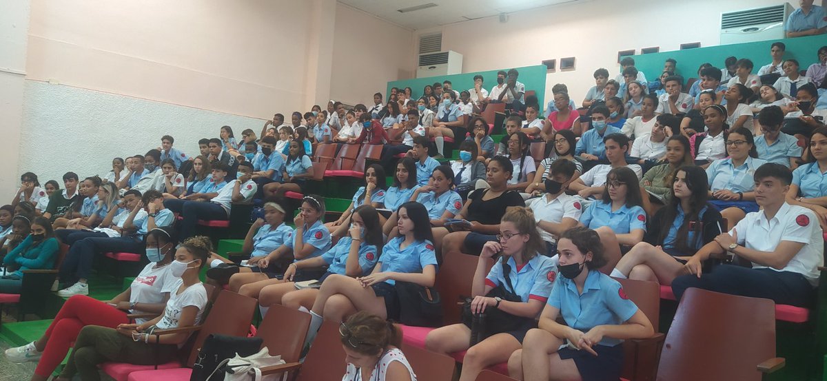 Intercambio con la dirección del lnstituto Central de Ciencias Pedagógicas sobre el 3er perfeccionamiento educacional. <a href="/elsa_ena/">Ena Elsa Velázquez Cobiella</a> @JorgeLuisPerd20 <a href="/CubaMined/">MINED</a> <a href="/IPedagogicas/">@ICCP</a>