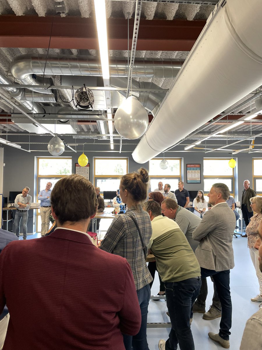 Opening #makerspace Amstel &amp; Venen! Prachtige plek waar leerlingen van <a href="/hetvlc/">VeenLanden College</a> en het #PO ondergedompeld worden in de techniek. Gefeliciteerd met deze inspirerende locatie!        @TechNetAenV