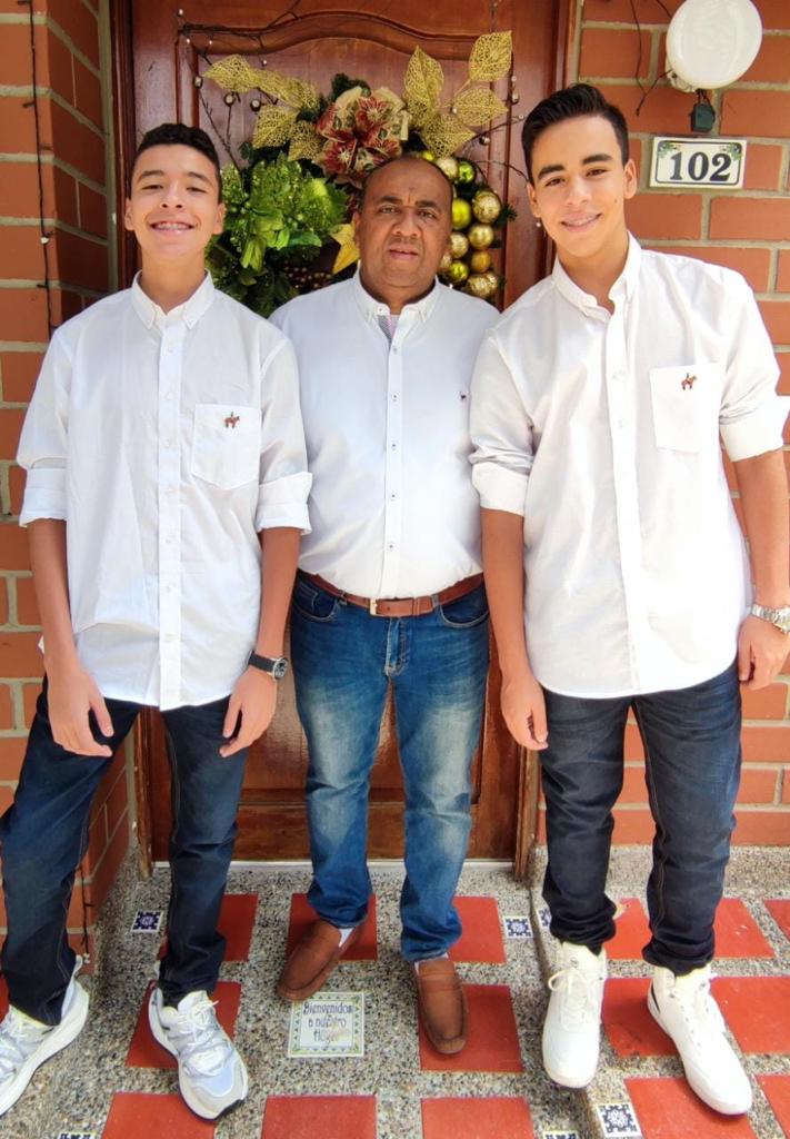 OsvalConcejal's tweet photo. Hoy estoy infinitamente feliz, un día como hoy recibí el mayor regalo que podemos tener, que gran bendición poder celebrar tu vida hijo, con todo mi corazón deseo que Dios siga acompañándote en cada paso que des, yo siempre estaré contigo para guiarte, Feliz cumpleaños calidoso! https://t.co/wrGKELlTue
