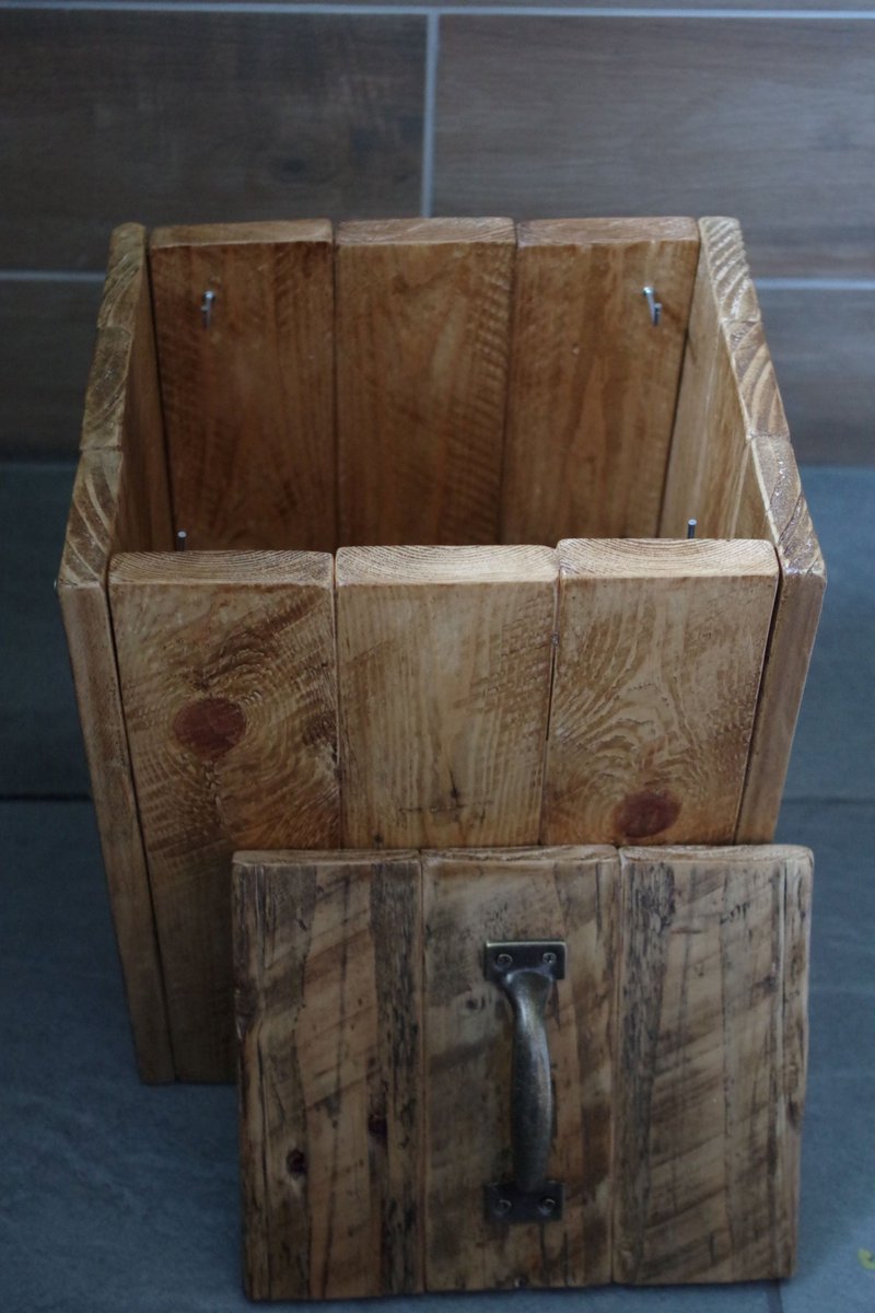 Original4UU's tweet photo. Wooden rustic trash bin /Farmhouse Style waste bin https://t.co/z8KAH5xaj4 via @Etsy #rusticbin #bin #woodenbin #woodentrashcan #cottagebin #farmhousebin #homeofficebin #officebin #bathroombin #rusticbathroom #holidayroom #holidayhouse https://t.co/nlFAcGzJrj
